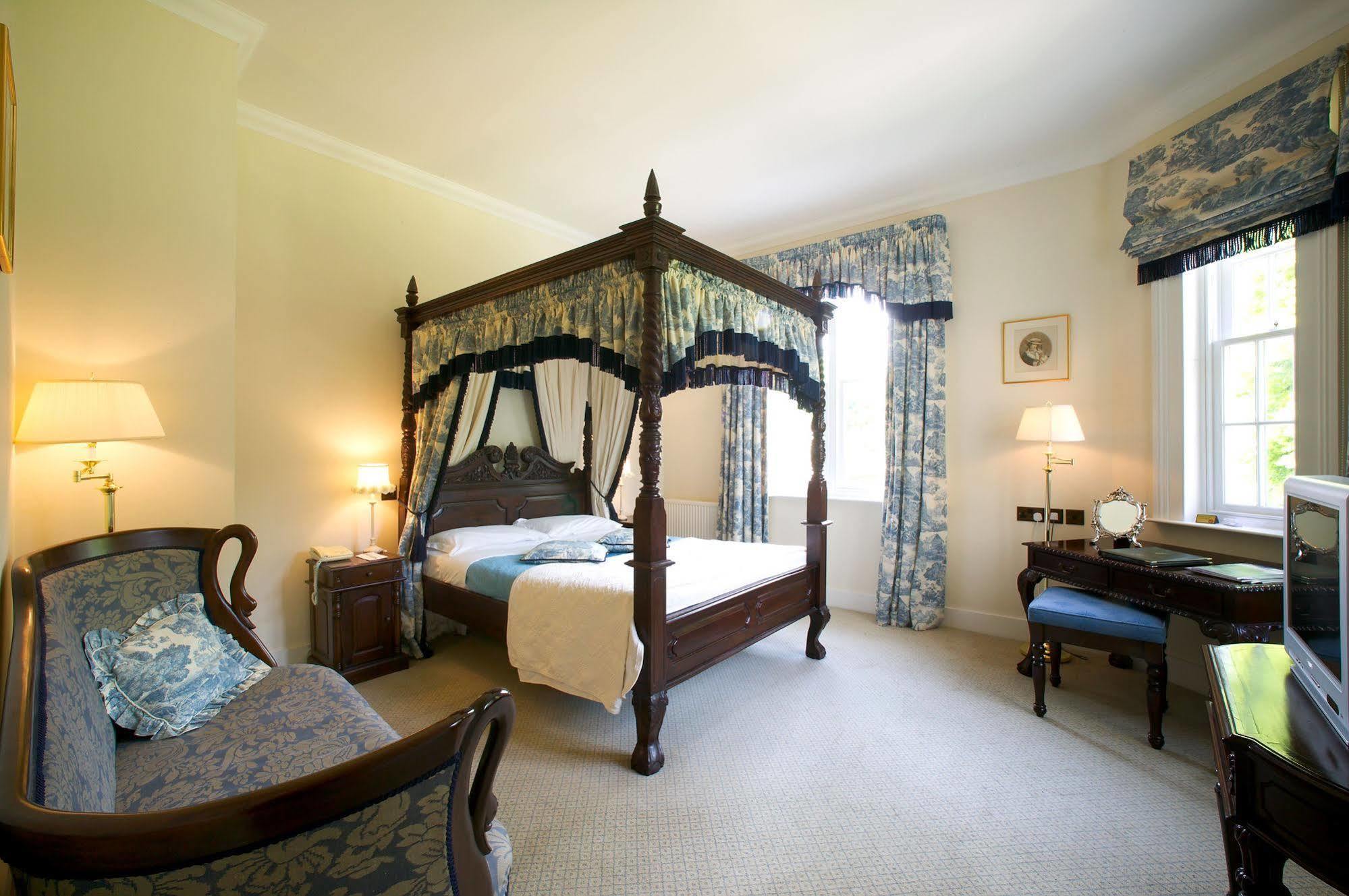 Esseborne Manor Hotel Hurstbourne Tarrant Bagian luar foto